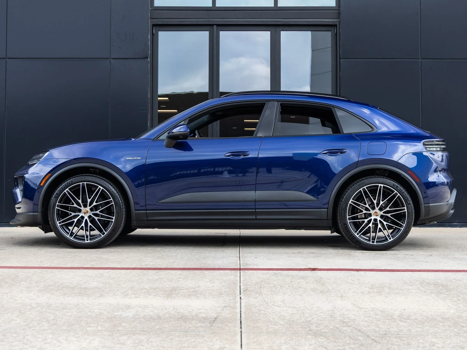 2026 Porsche Macan 4 Electric (XAB), 2/20