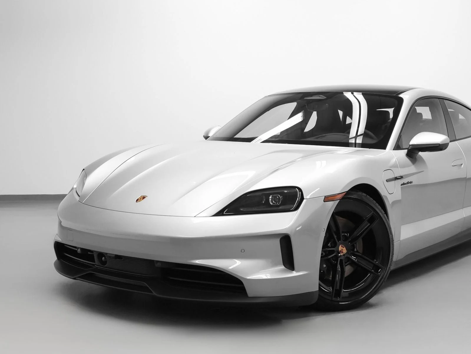 2026 Porsche Taycan Sedan (2025 Update), 6/20