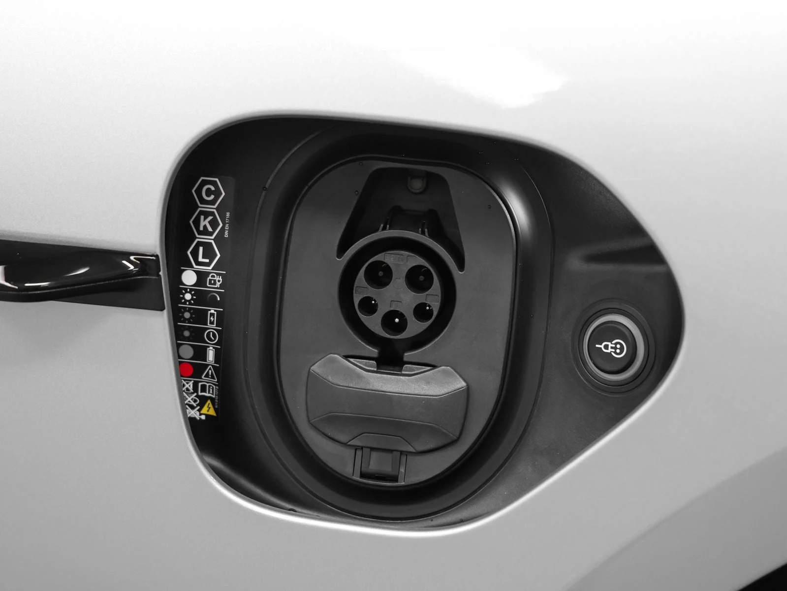 2026 Porsche Taycan Sedan (2025 Update), 17/20