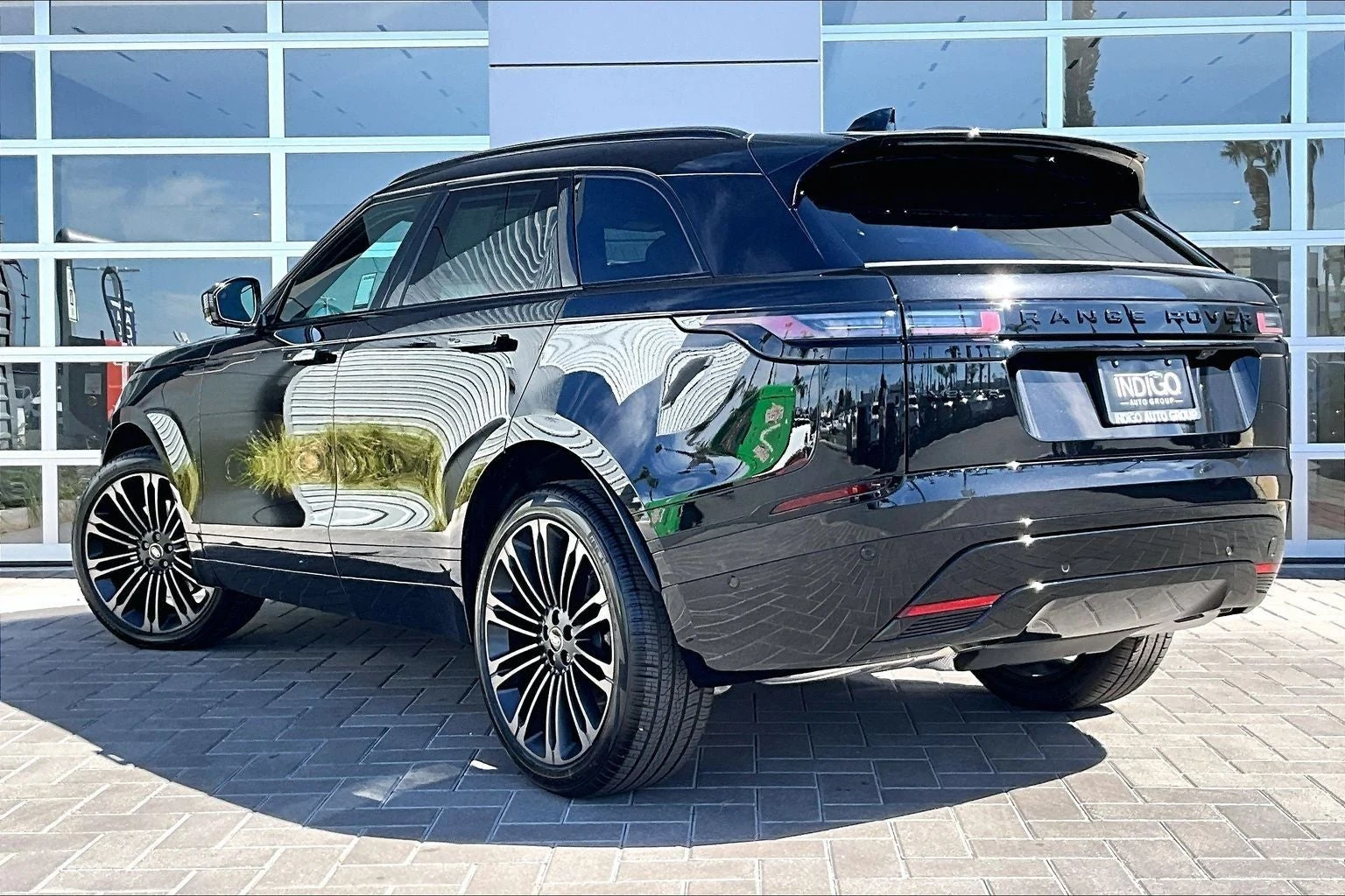 2026 Land Rover Range Rover Velar Dynamic SE (L560), 3/14