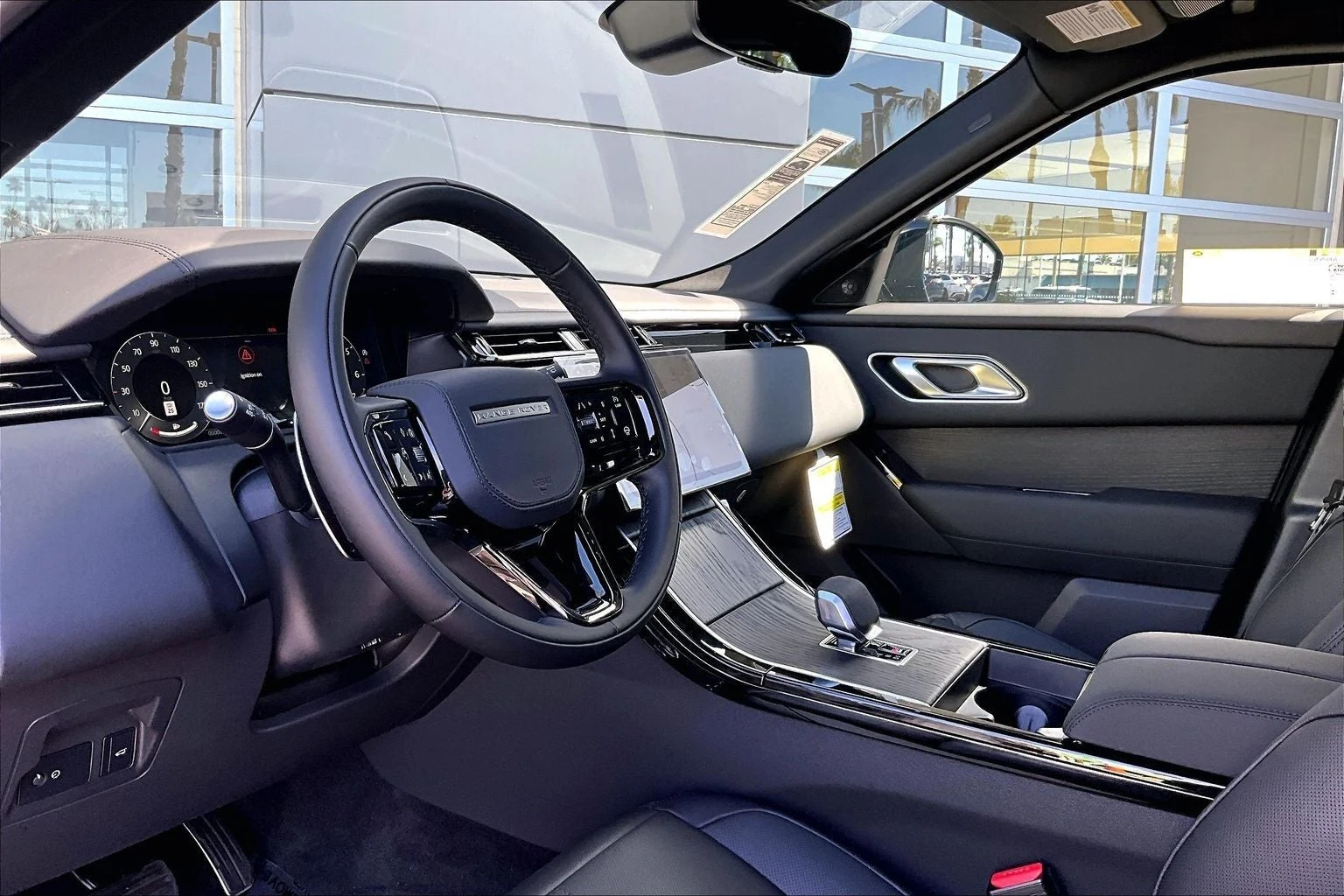 2026 Land Rover Range Rover Velar Dynamic SE (L560), 6/14