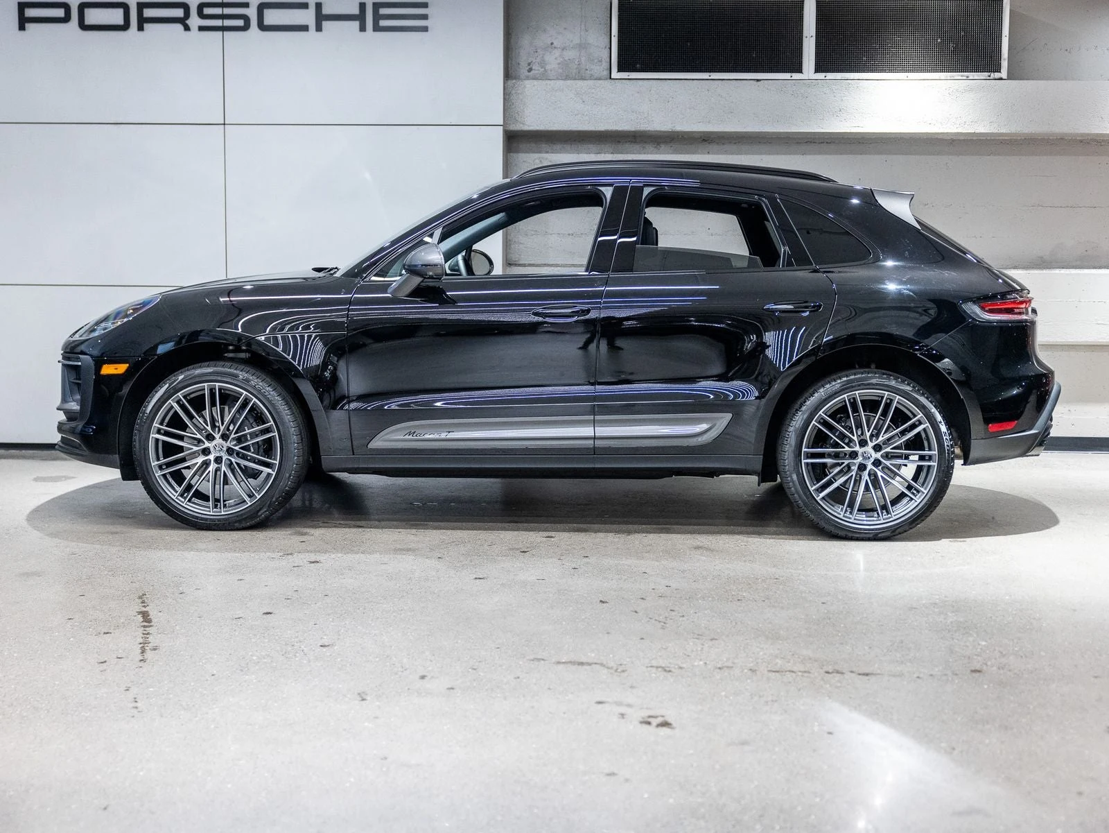 2026 Porsche Macan T (95B), 2/20