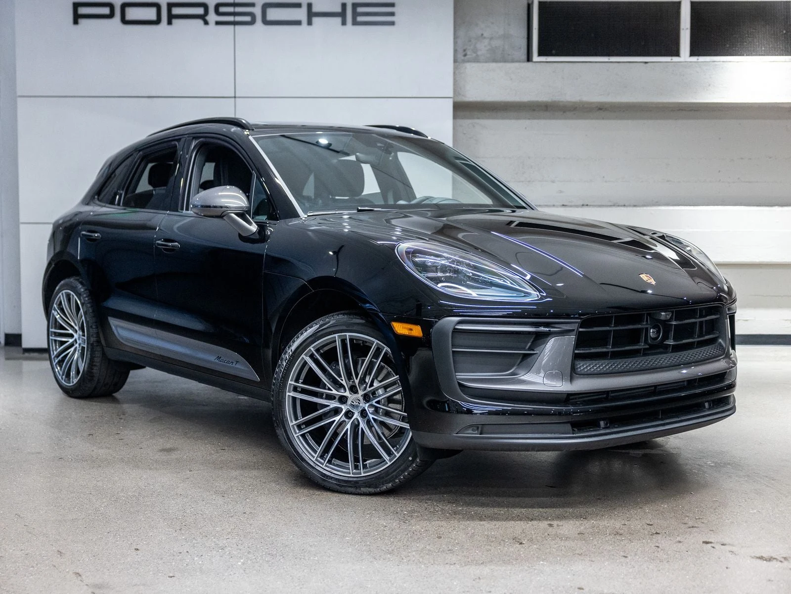 2026 Porsche Macan T (95B), 8/20