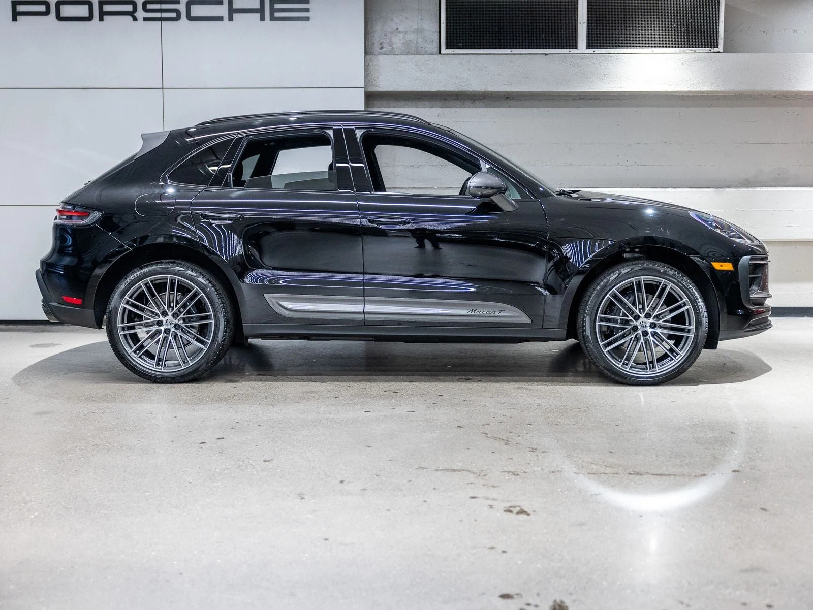 2026 Porsche Macan T (95B), 13/20
