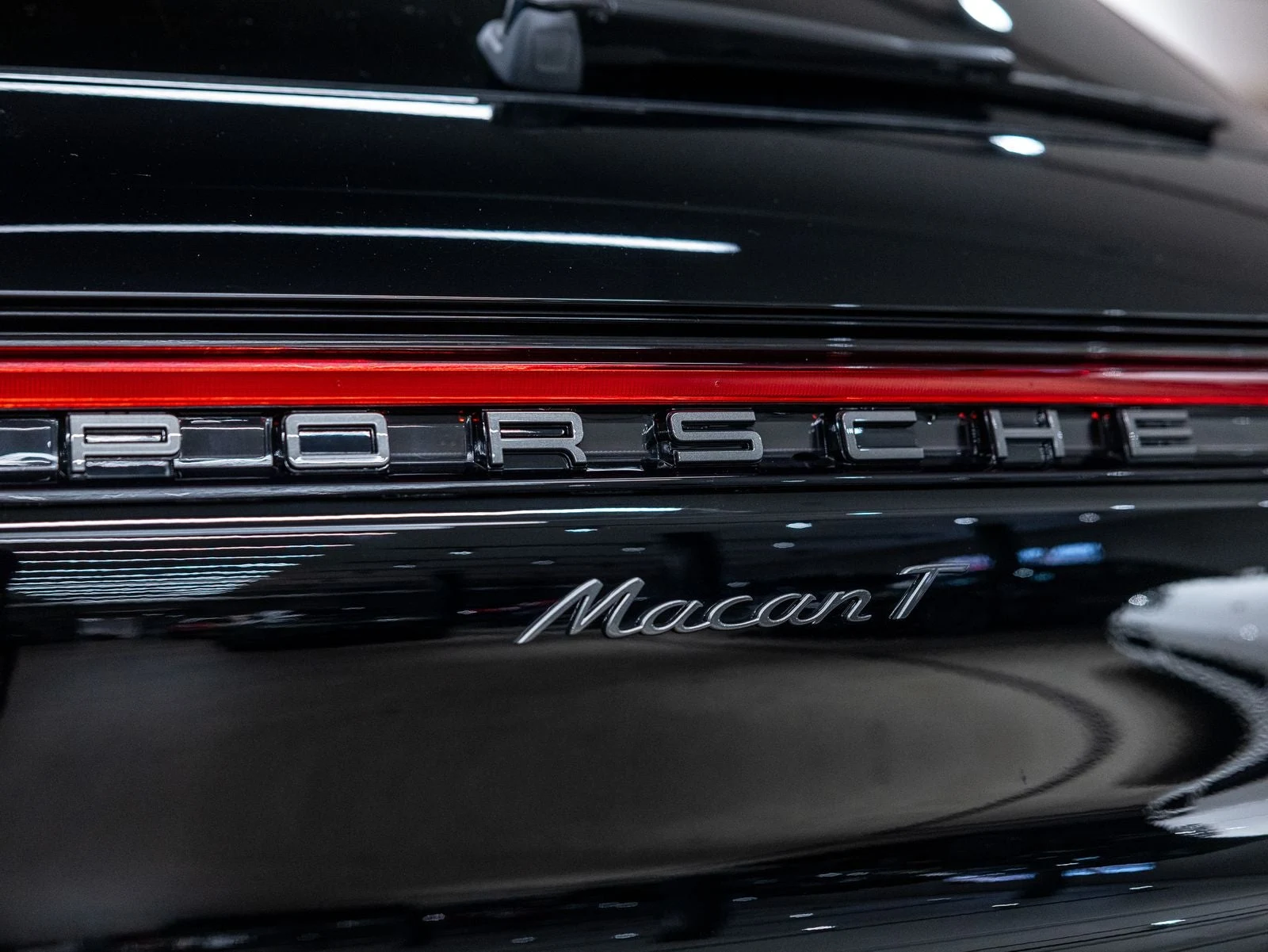 2026 Porsche Macan T (95B), 18/20
