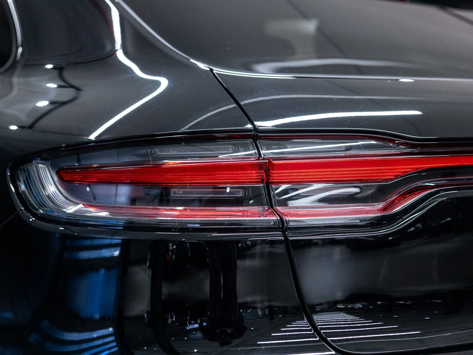 2026 Porsche Macan T (95B), 19/20