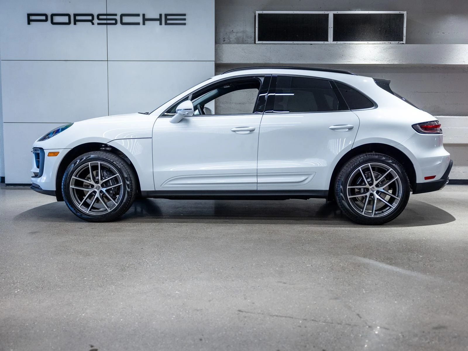 2026 Porsche Macan (95B), 2/20
