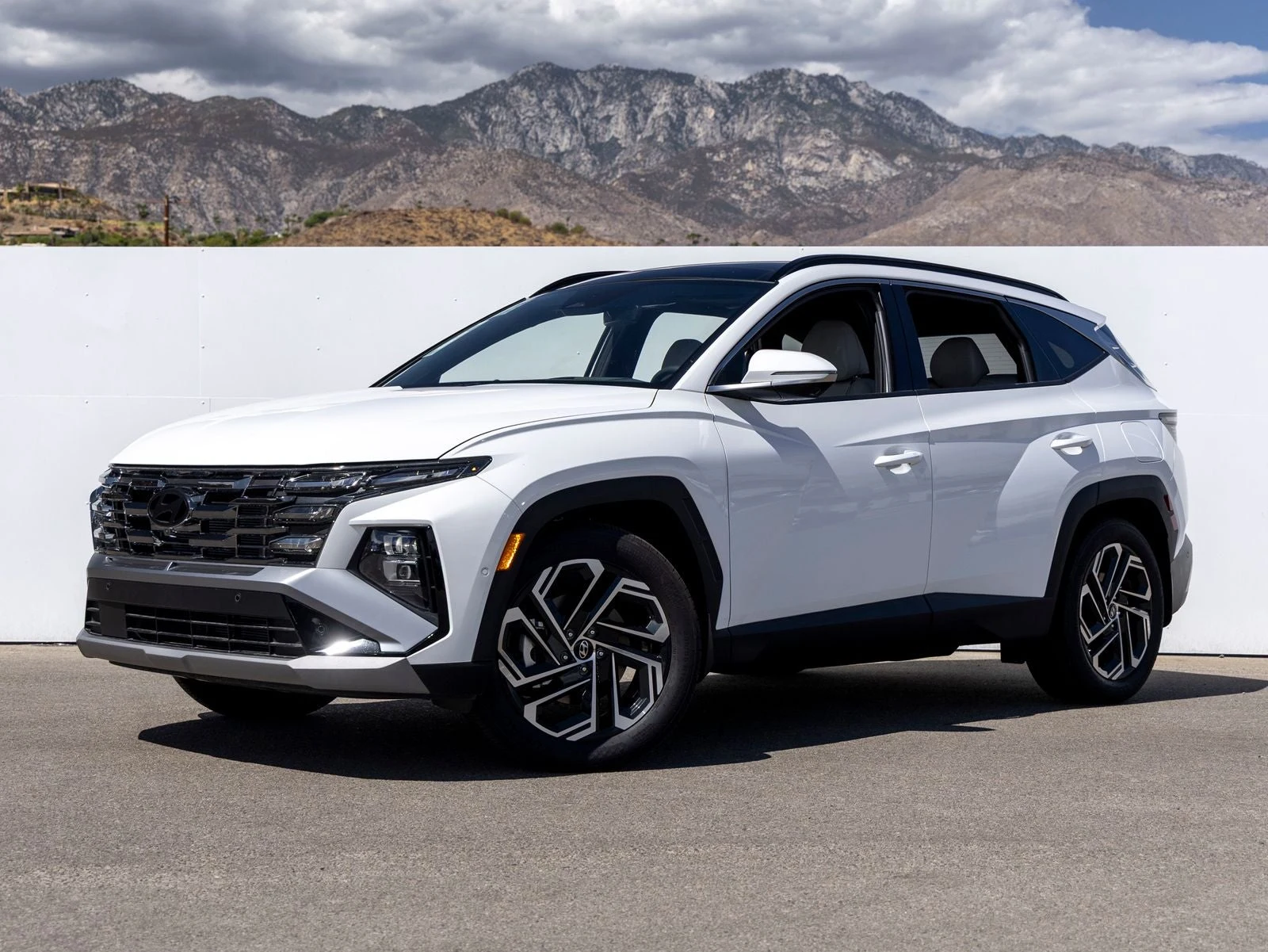 Hyundai Tucson Limited (2025 Update) · White Pearl · Indigo Auto Group