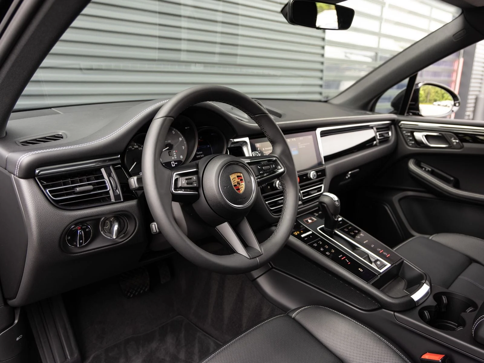 2026 Porsche Macan S (95B), 4/20