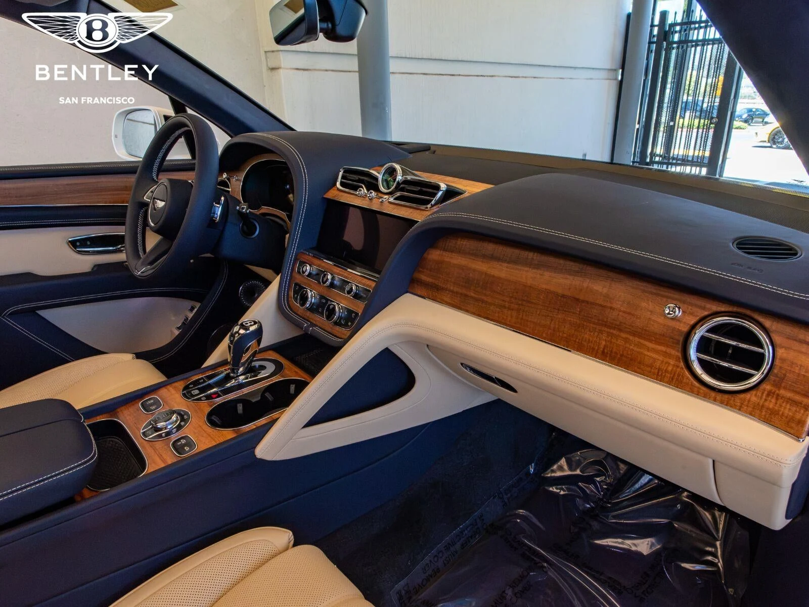 2026 Bentley Bentayga V8, 14/20