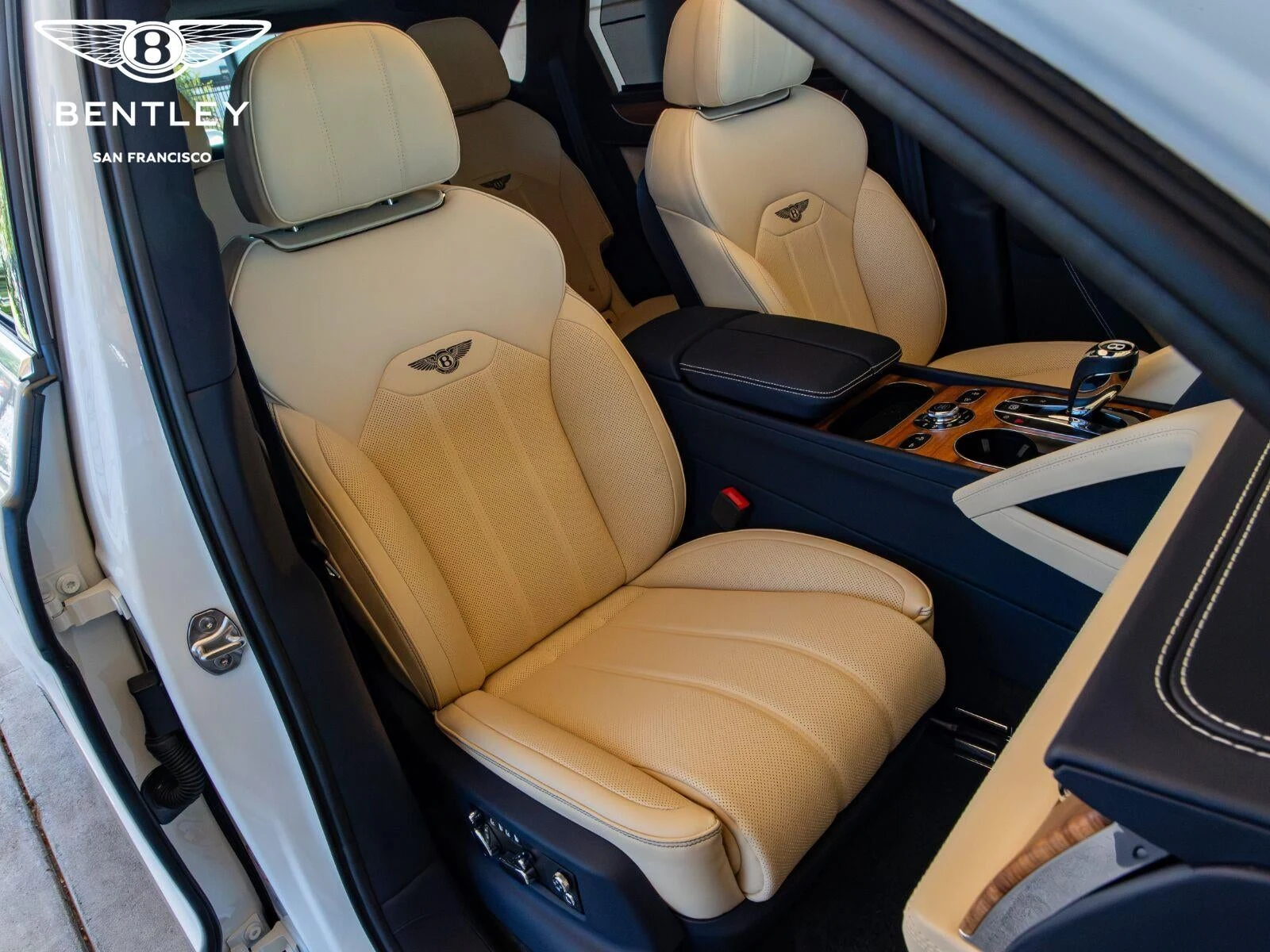 2026 Bentley Bentayga V8, 16/20