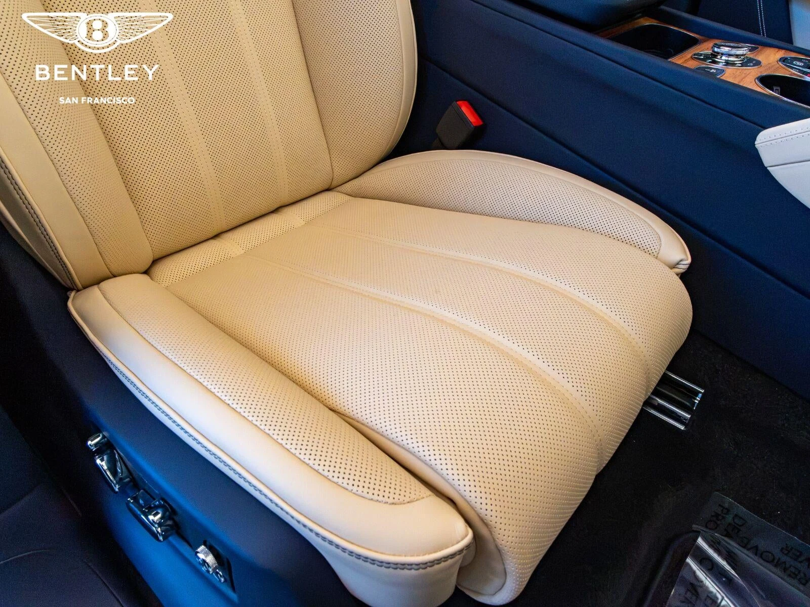 2026 Bentley Bentayga V8, 17/20