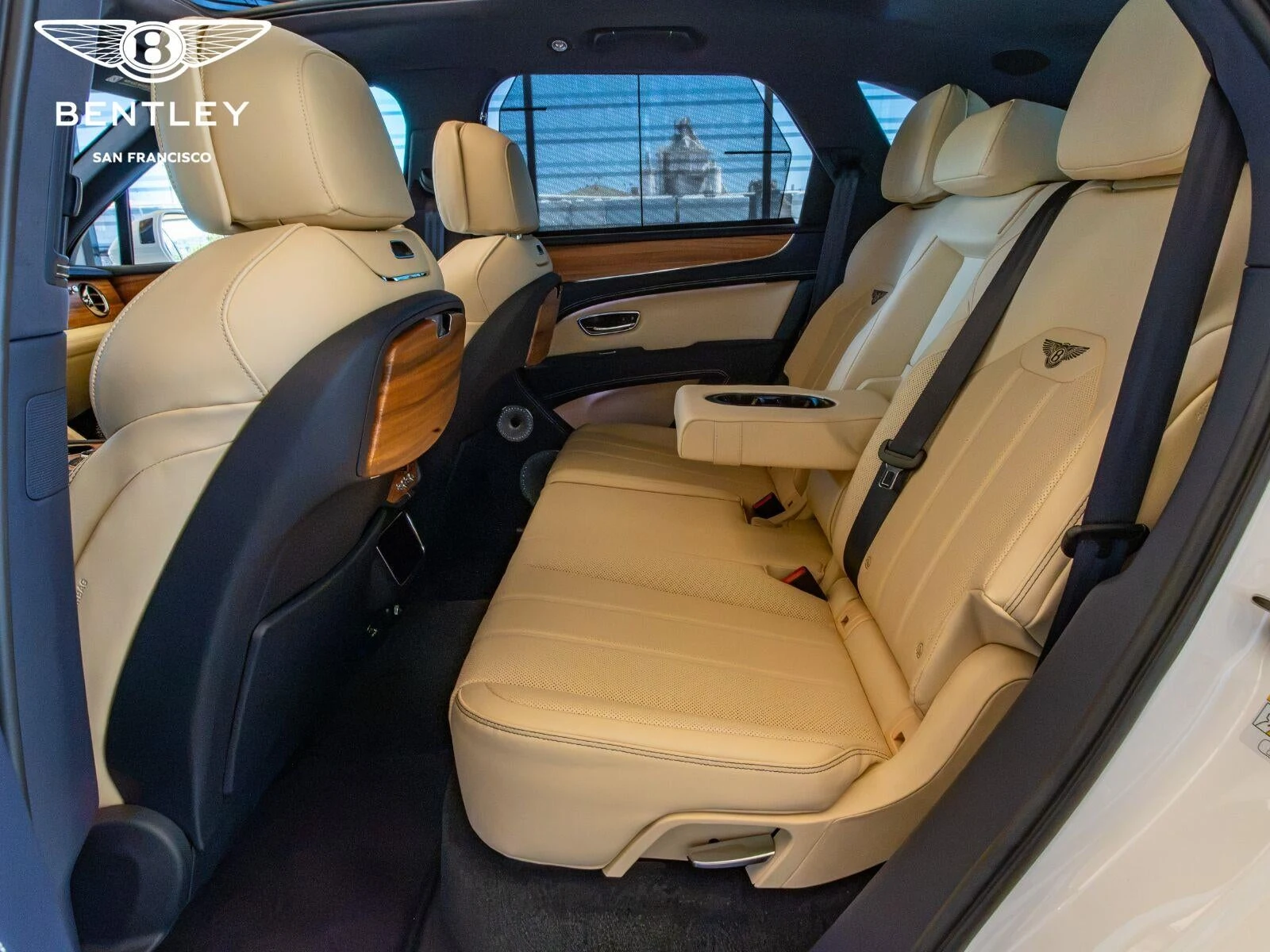 2026 Bentley Bentayga V8, 19/20