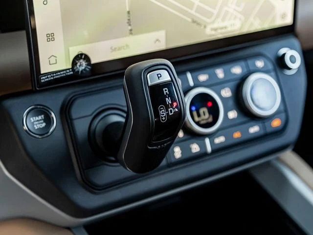 2026 Land Rover Defender 130 V8 (L663), 19/20