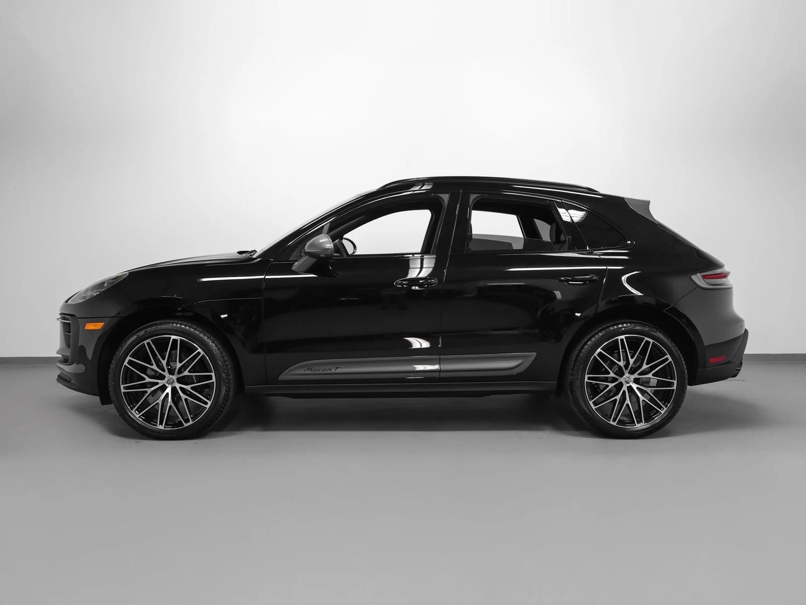 2026 Porsche Macan T (95B), 2/20