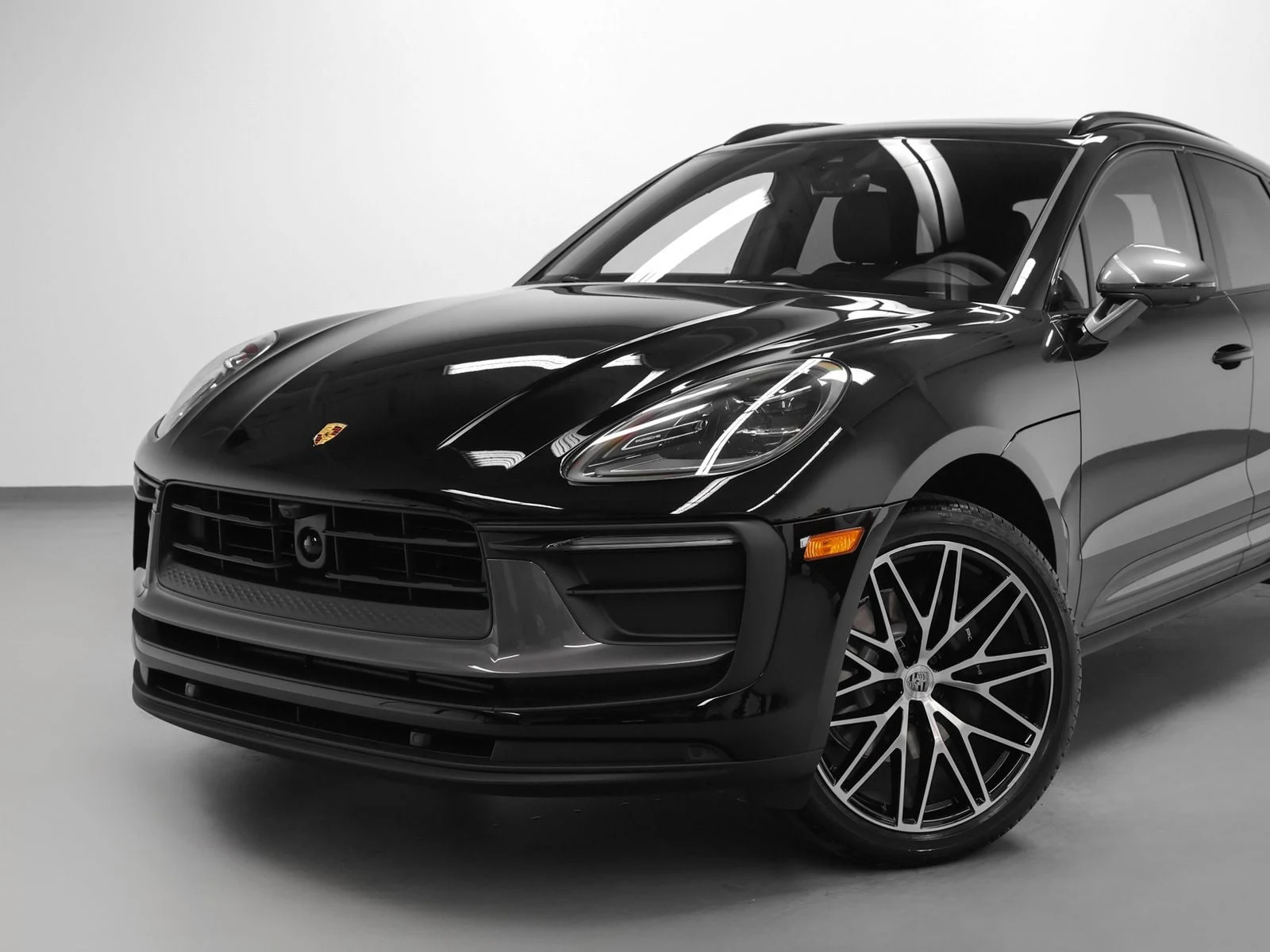 2026 Porsche Macan T (95B), 6/20