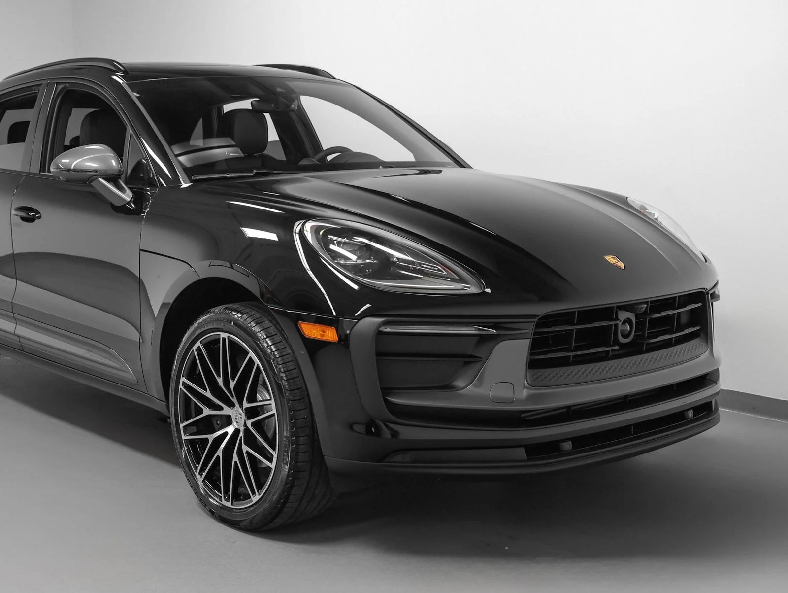 2026 Porsche Macan T (95B), 8/20
