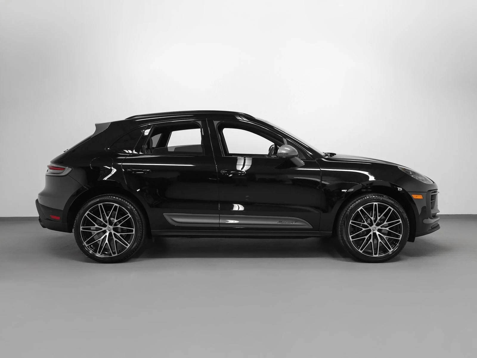 2026 Porsche Macan T (95B), 12/20