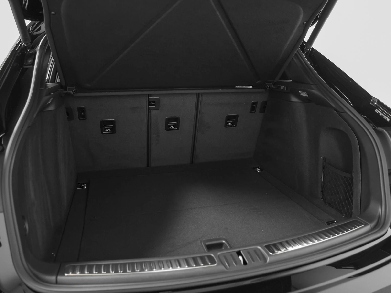 2026 Porsche Macan T (95B), 18/20
