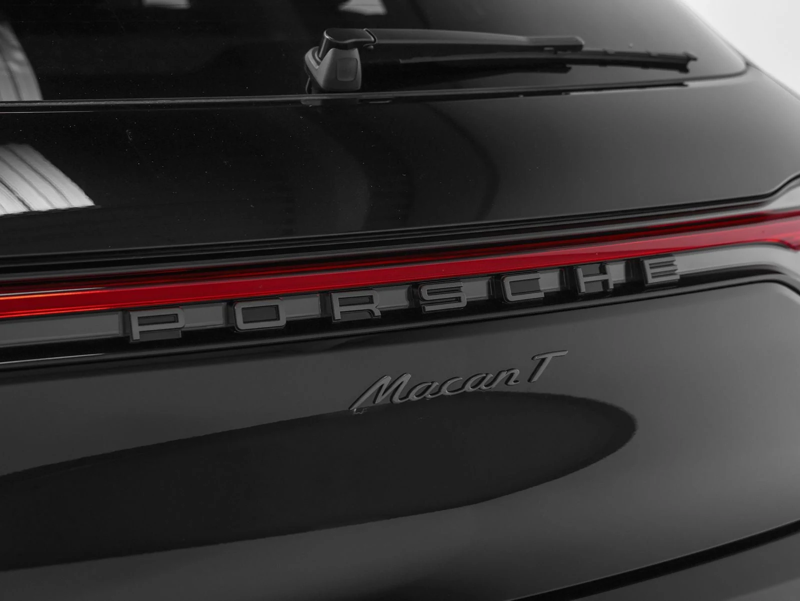 2026 Porsche Macan T (95B), 19/20