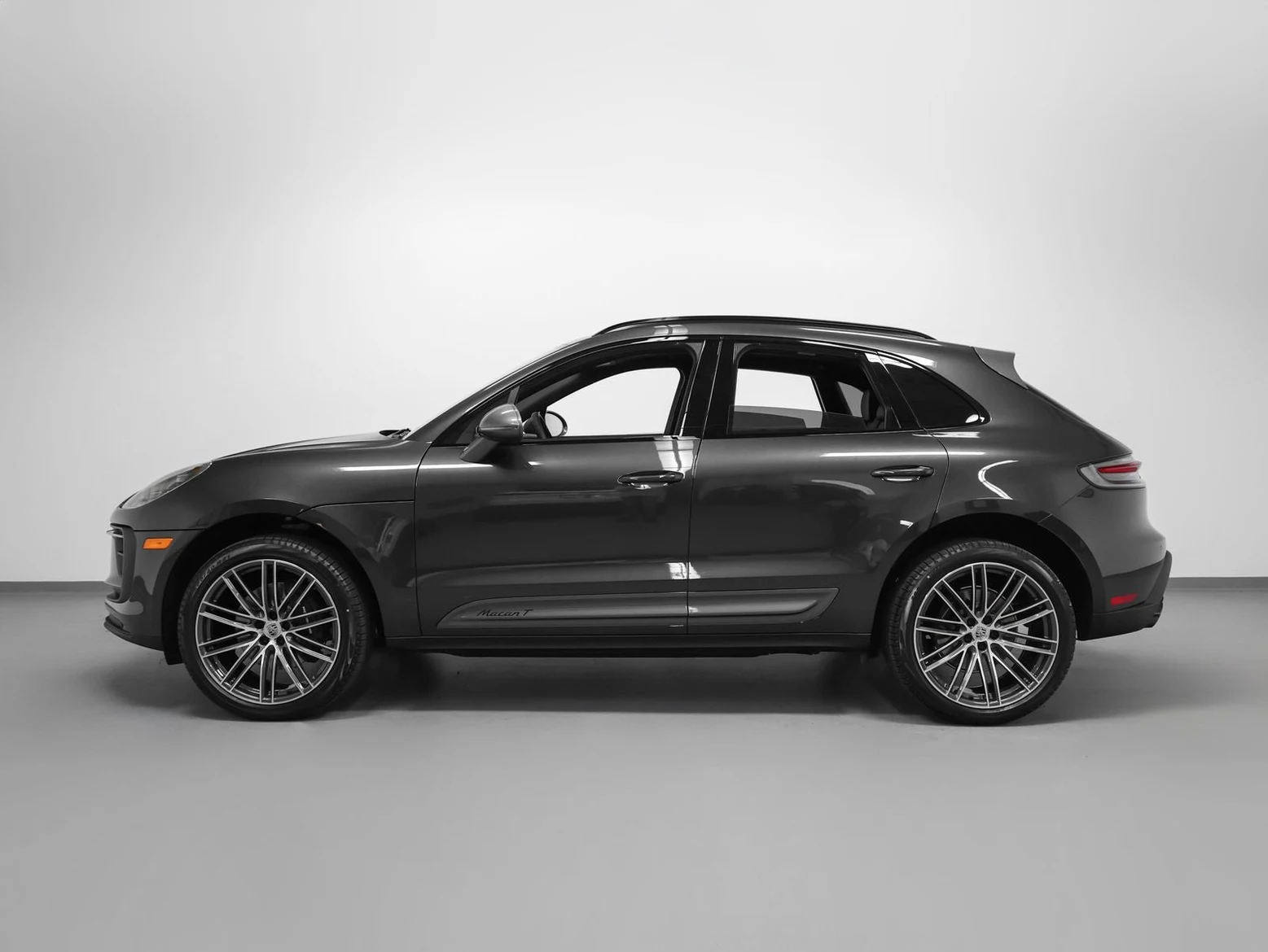 2026 Porsche Macan T (95B), 2/20