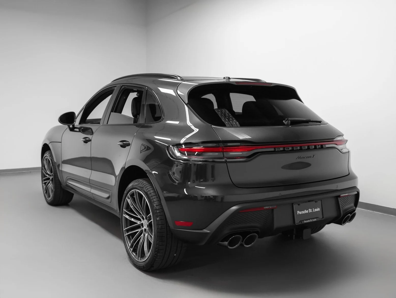2026 Porsche Macan T (95B), 3/20
