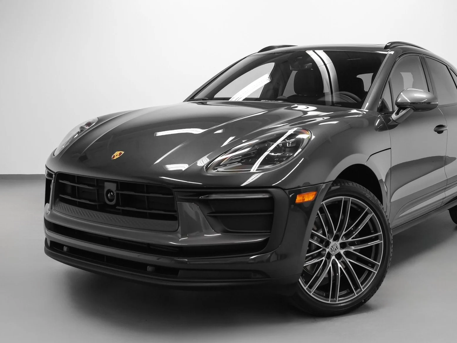 2026 Porsche Macan T (95B), 6/20