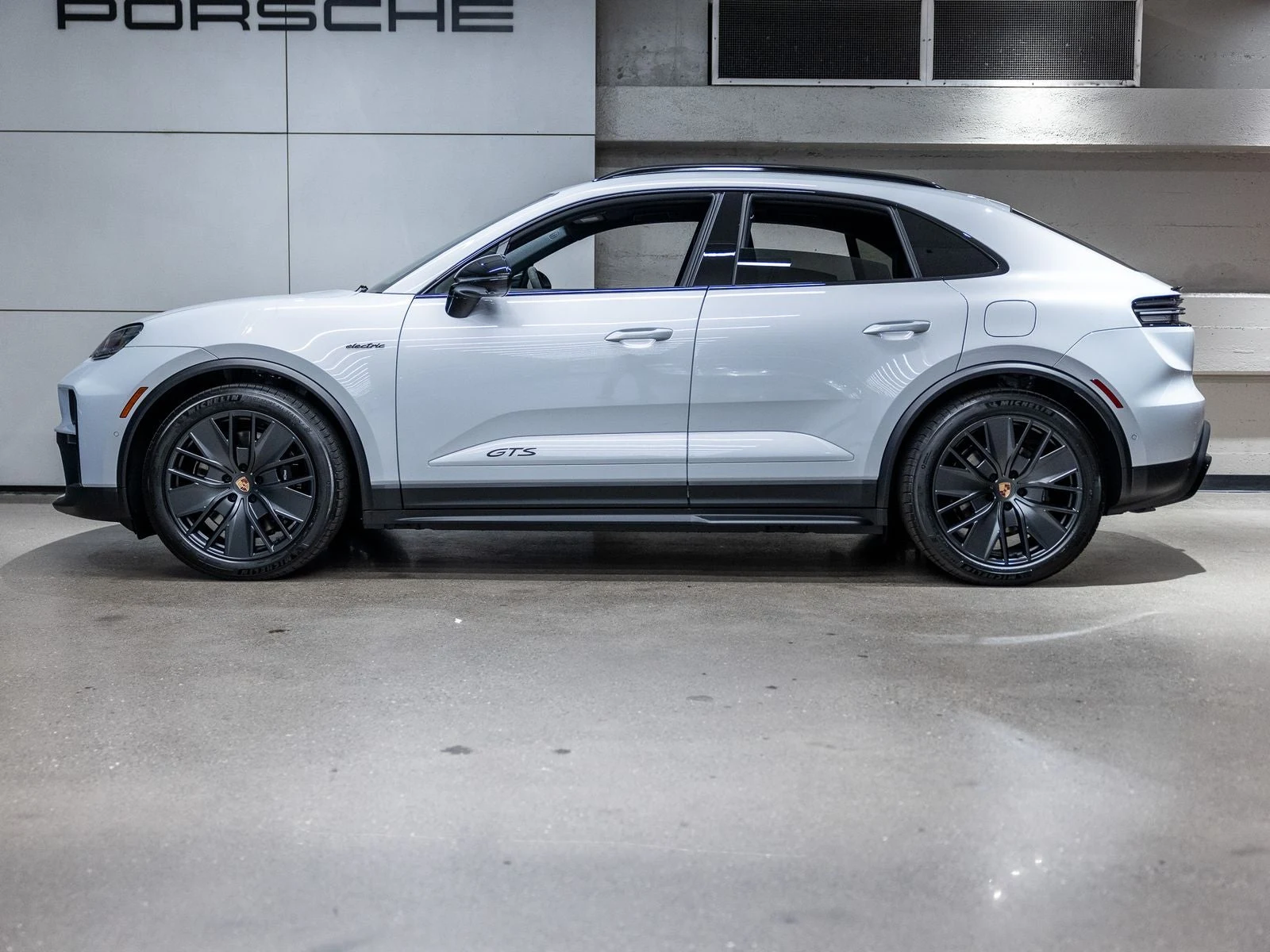 2026 Porsche Macan GTS Electric (XAB), 2/20