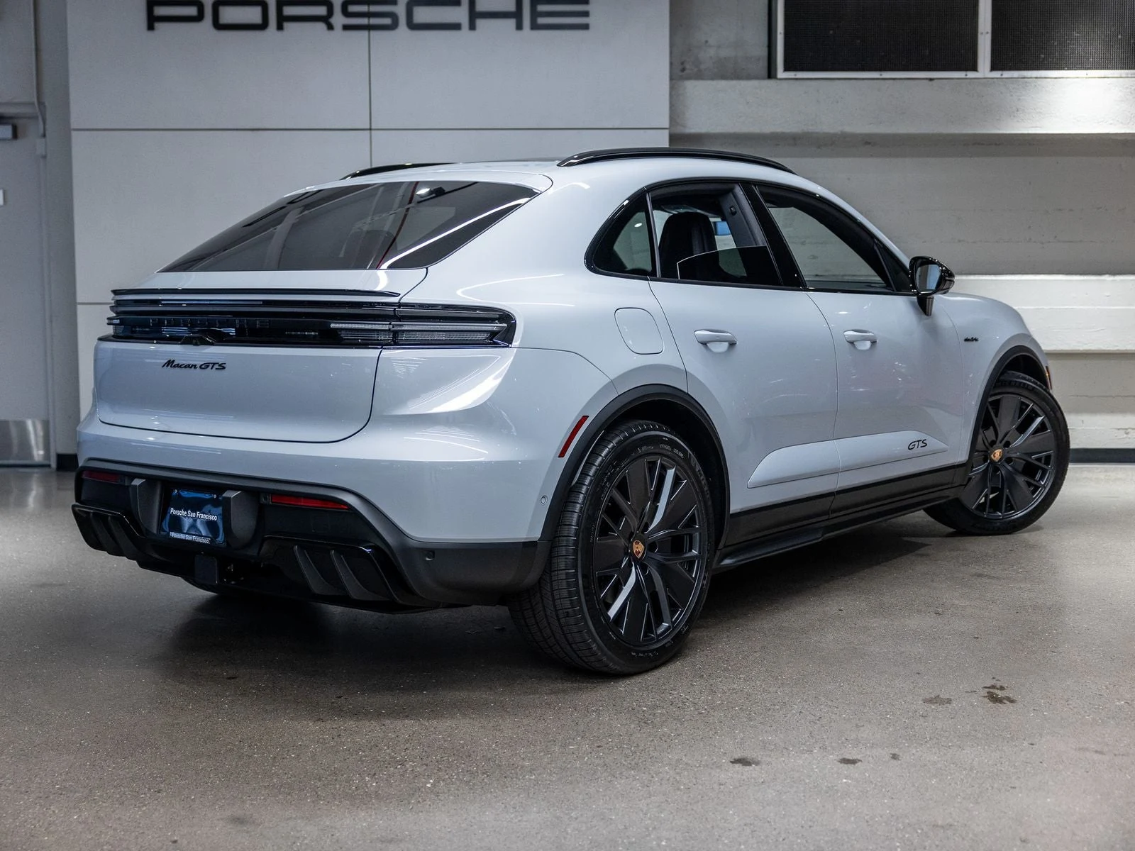 2026 Porsche Macan GTS Electric (XAB), 8/20