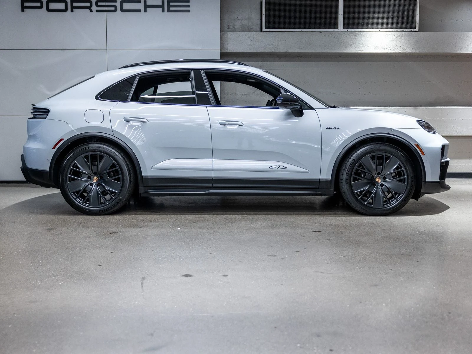2026 Porsche Macan GTS Electric (XAB), 9/20