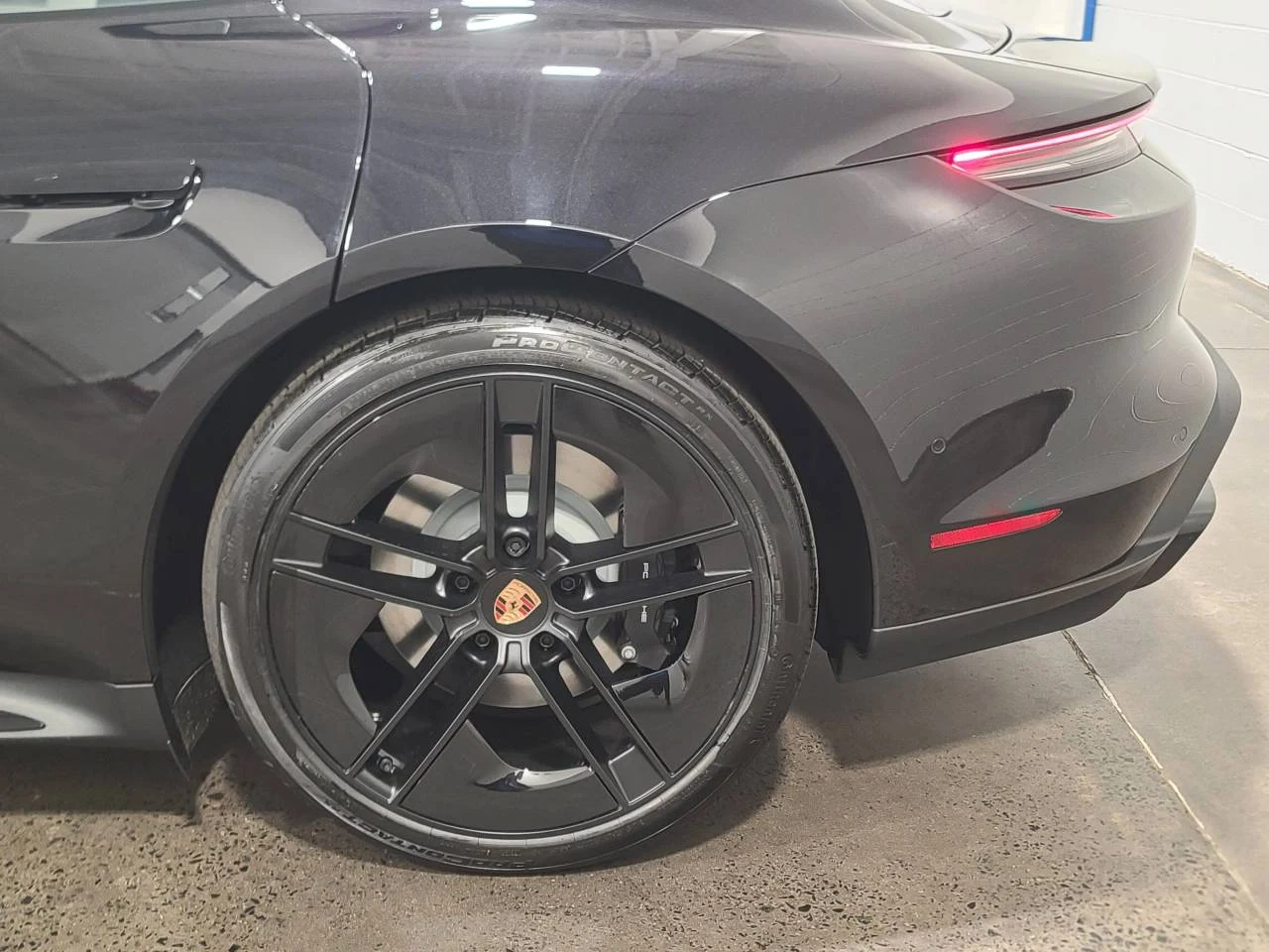 2026 Porsche Taycan 4 Black Edition (2025 Update), 16/20