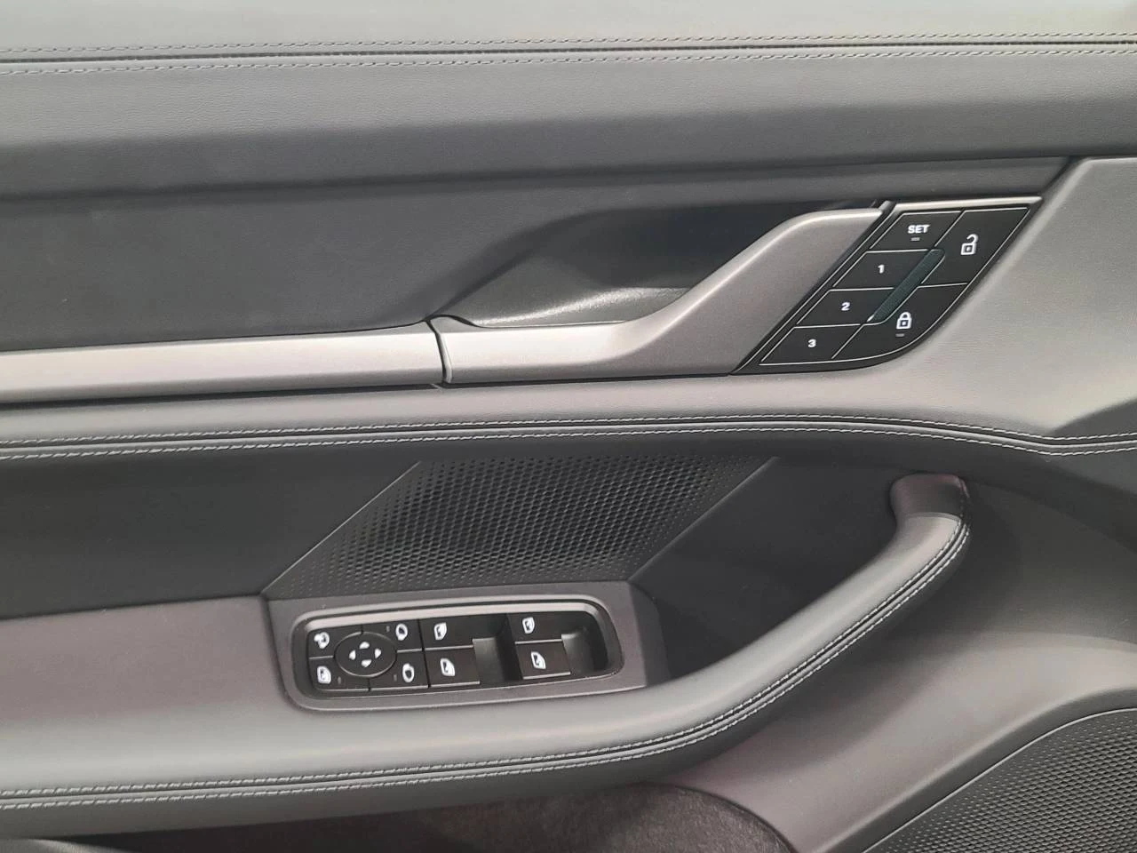 2026 Porsche Taycan 4 Black Edition (2025 Update), 20/20