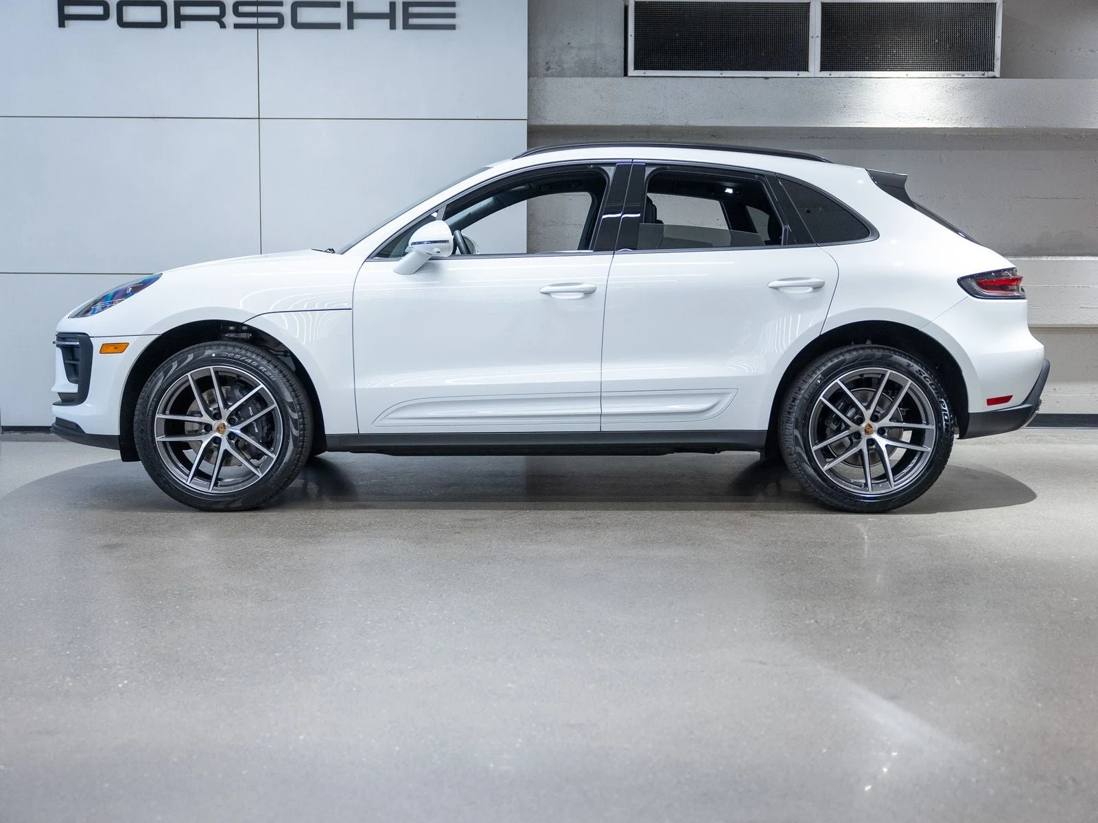 2026 Porsche Macan (95B), 2/20