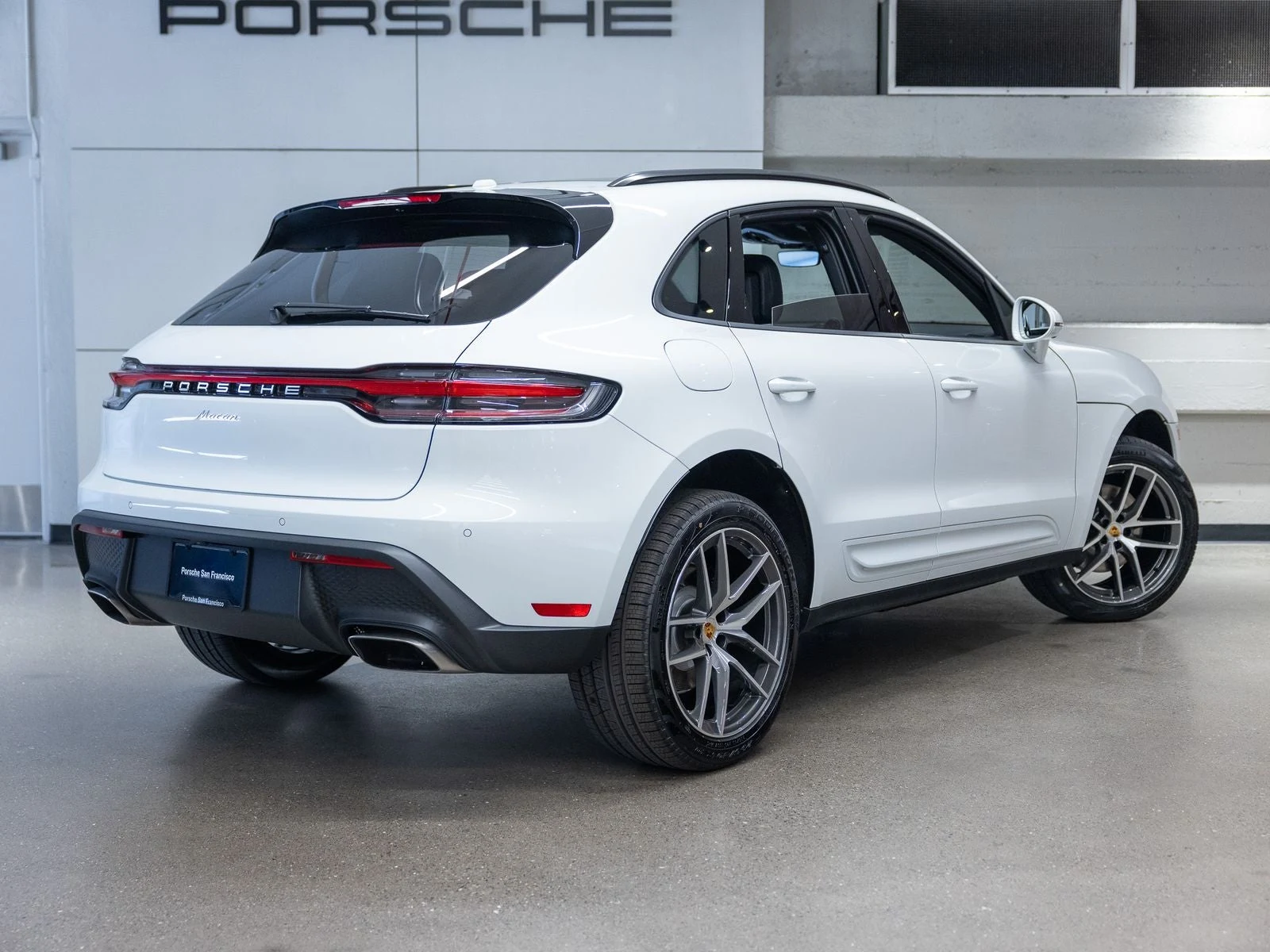 2026 Porsche Macan (95B), 8/20