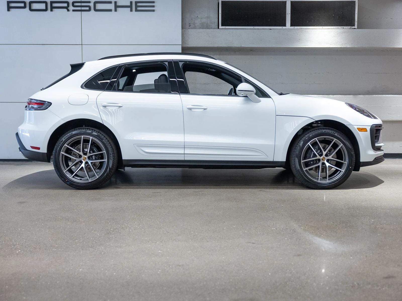 2026 Porsche Macan (95B), 9/20