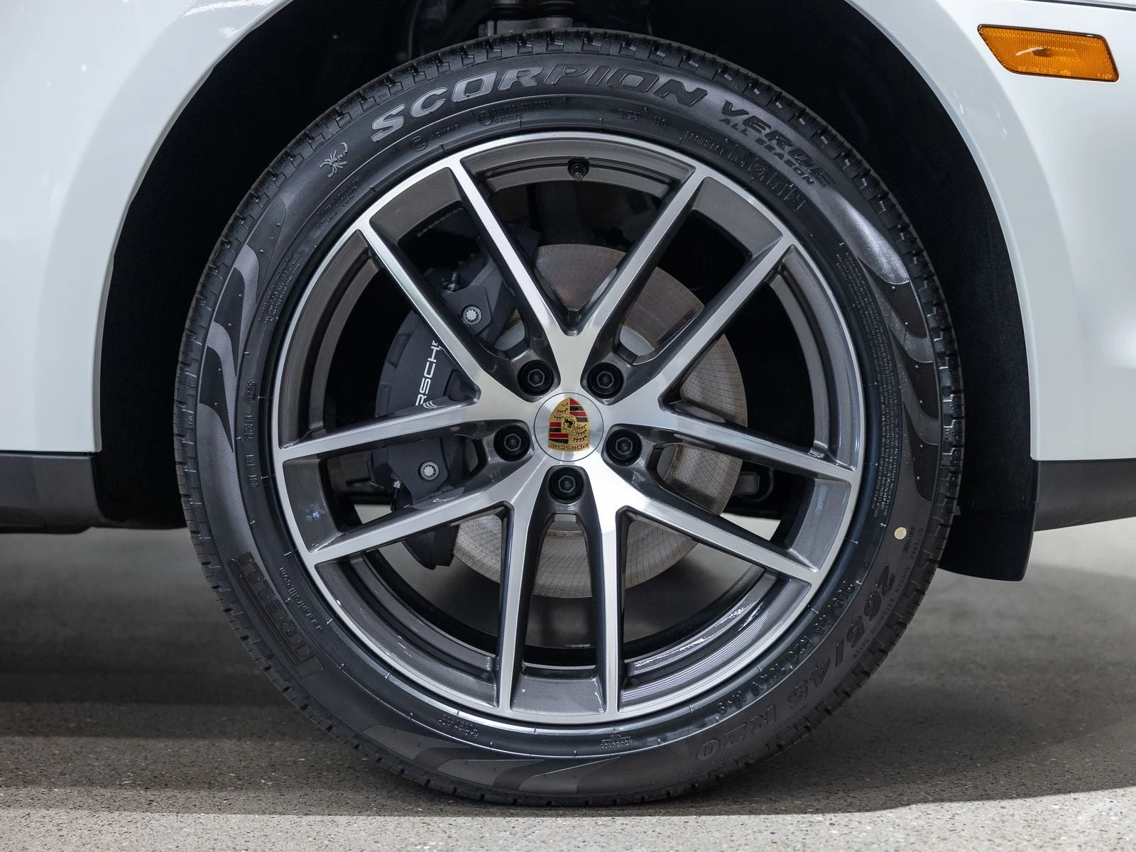 2026 Porsche Macan (95B), 20/20
