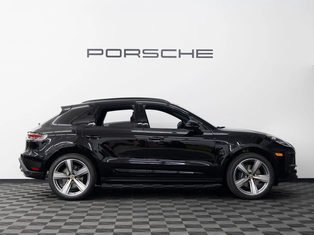 2026 Porsche Macan (95B), 8/20