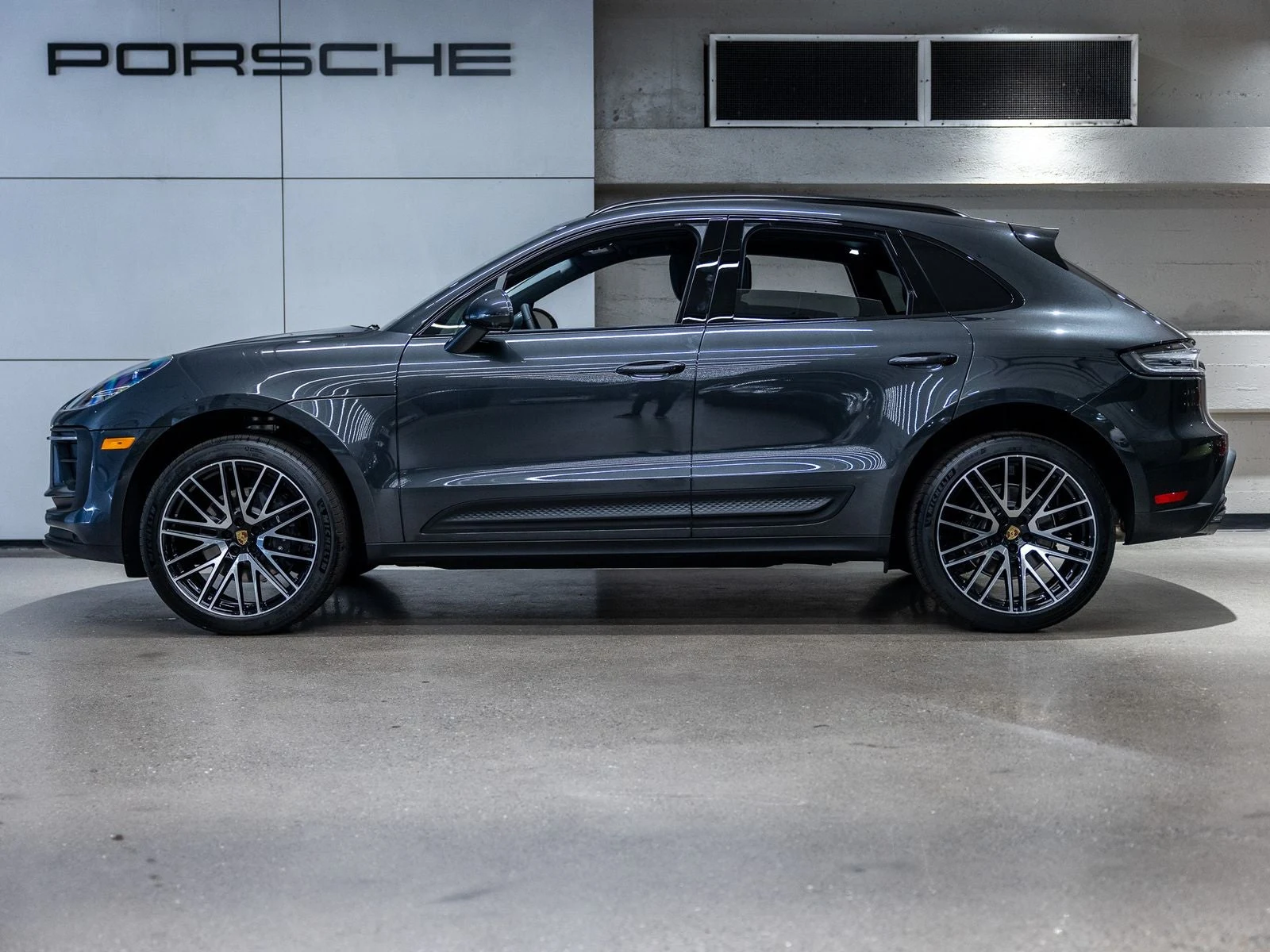 2026 Porsche Macan (95B), 2/20