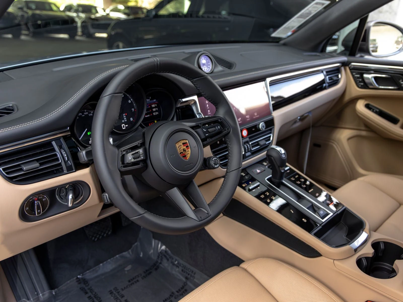 2026 Porsche Macan T (95B), 4/20