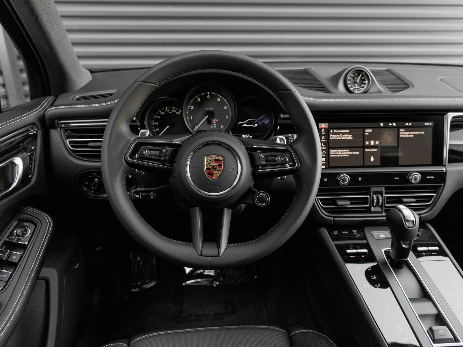 2026 Porsche Macan S (95B), 18/20