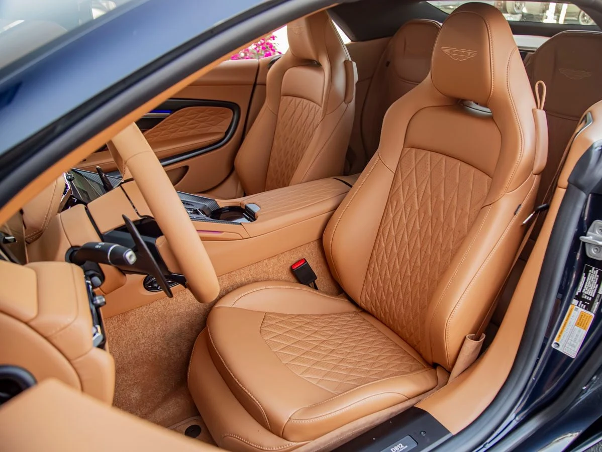 2026 Aston Martin DB12 Volante, 16/20