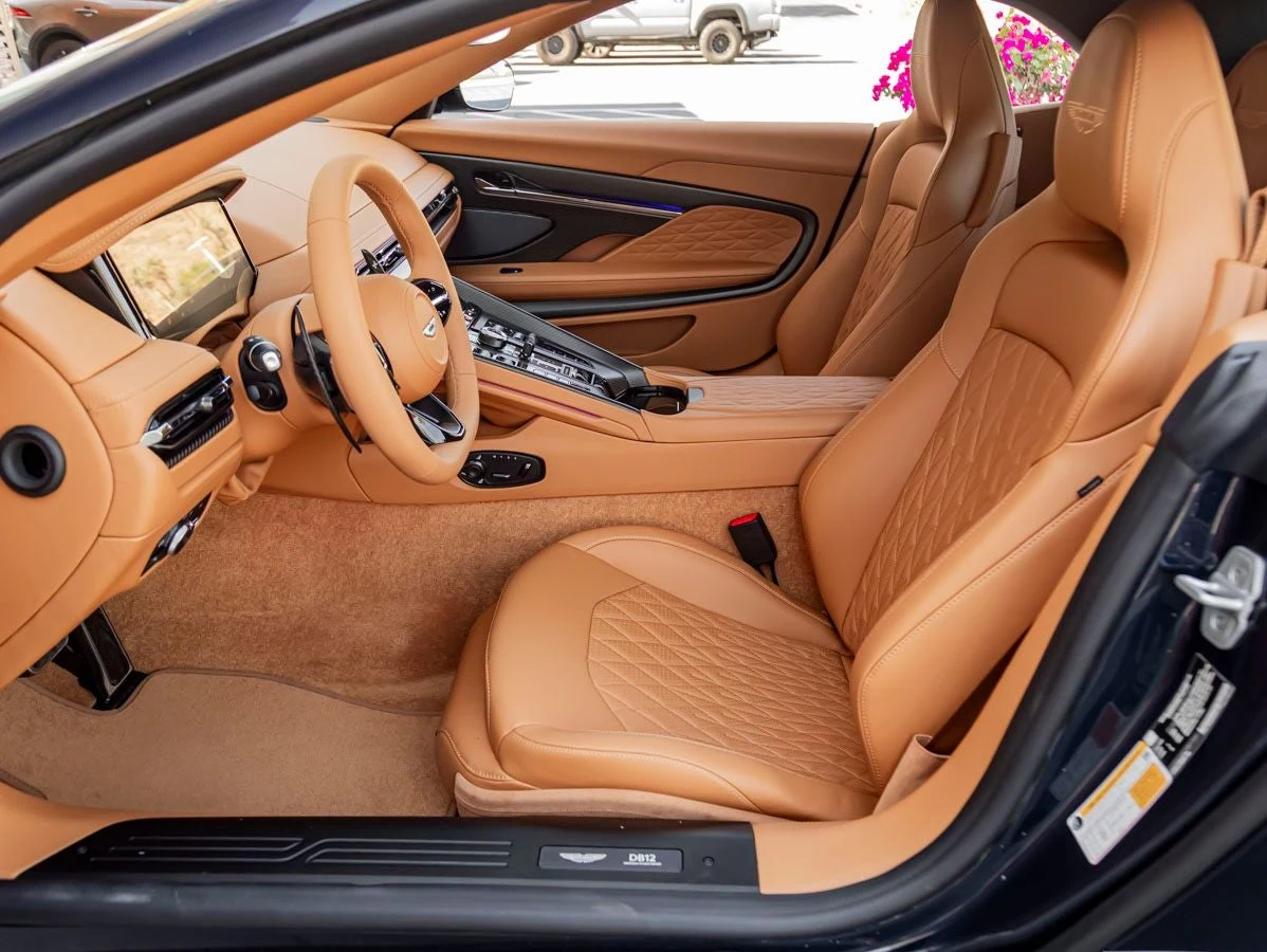 2026 Aston Martin DB12 Volante, 17/20
