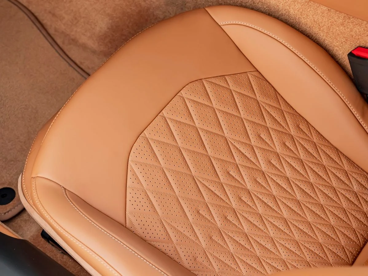 2026 Aston Martin DB12 Volante, 18/20