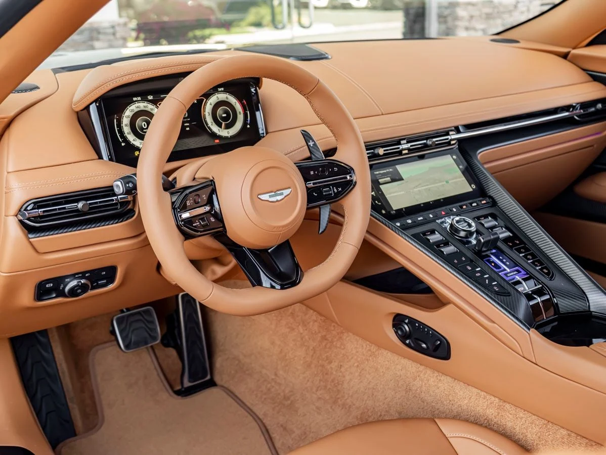 2026 Aston Martin DB12 Volante, 19/20