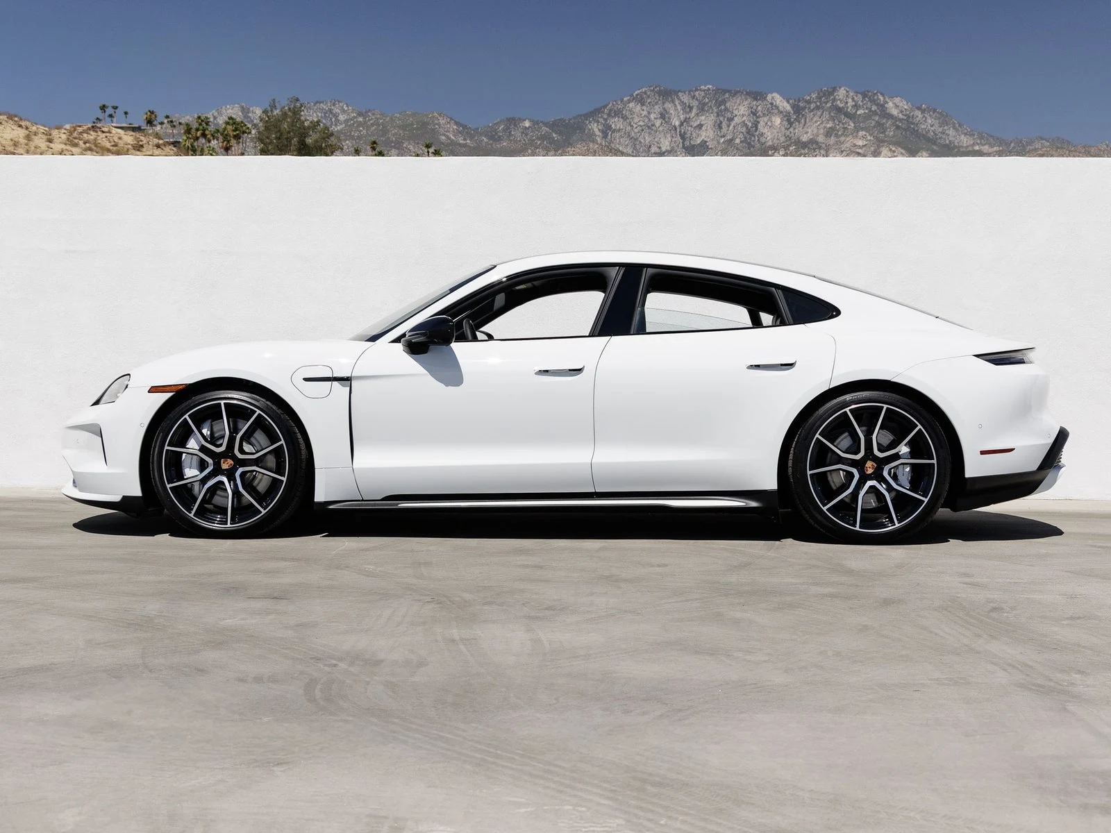 2026 Porsche Taycan Black Edition (2025 Update), 2/20
