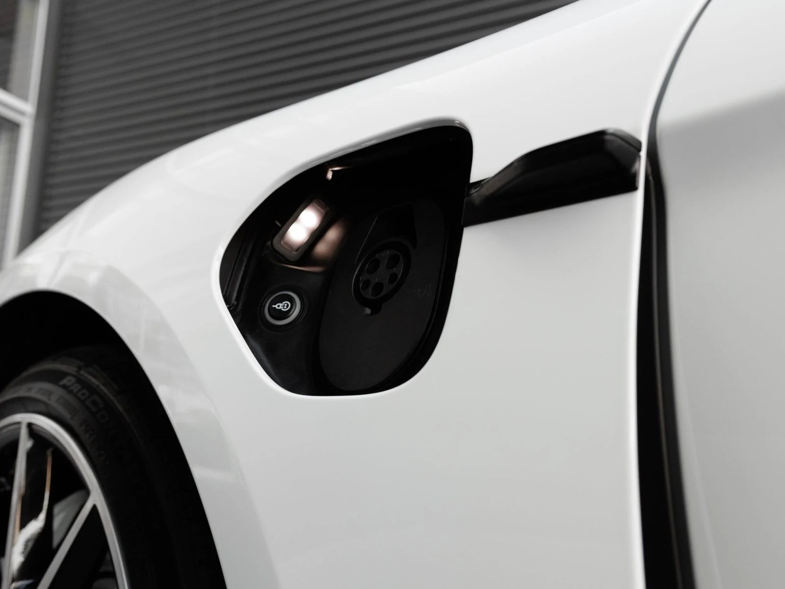 2026 Porsche Taycan Black Edition (2025 Update), 13/20