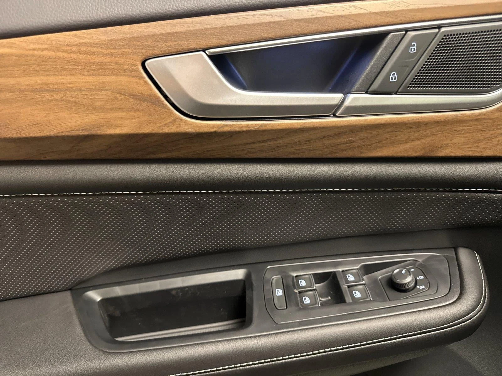 2026 Volkswagen Atlas 2.0T SE (2024 Update), 10/20