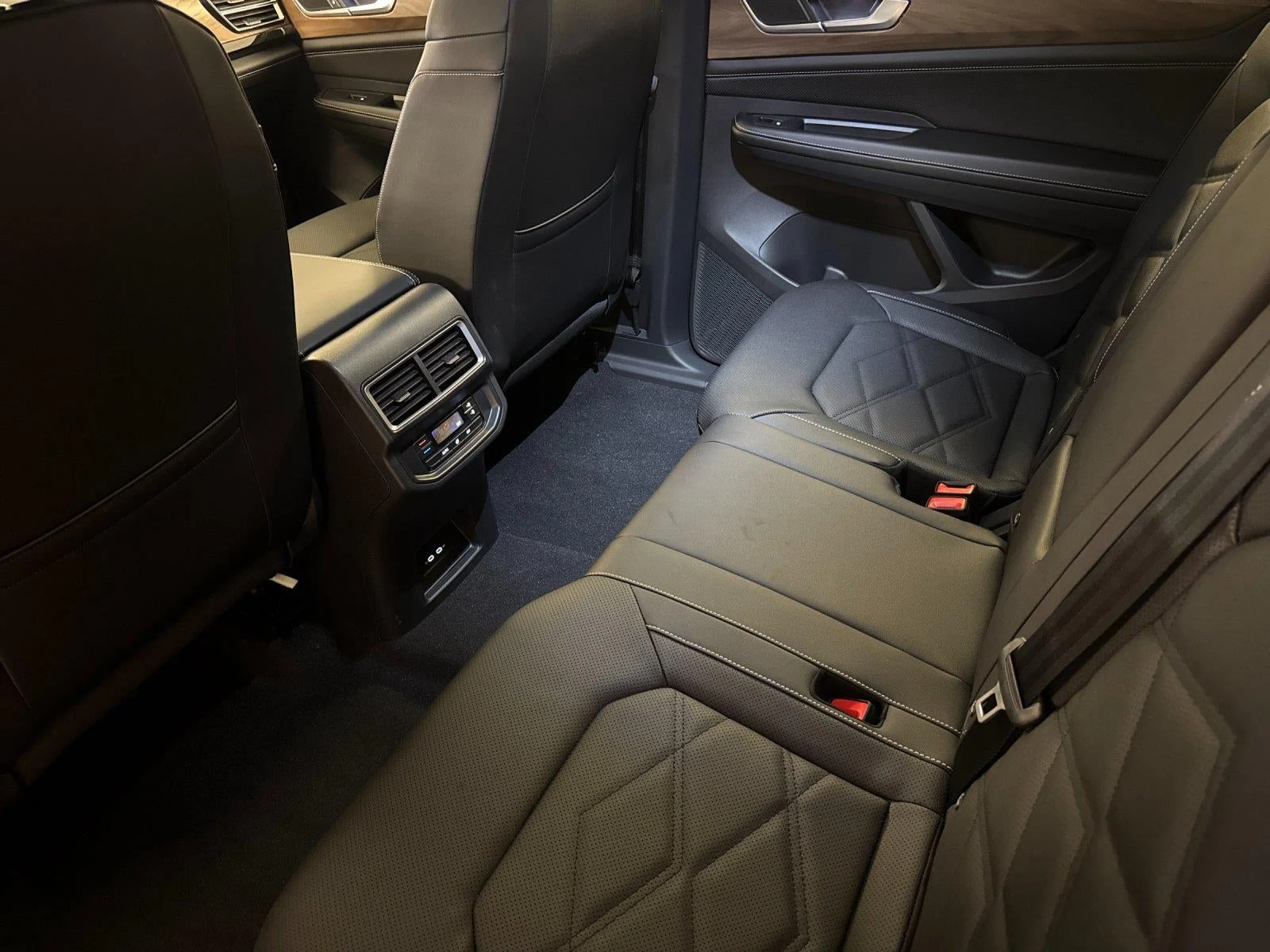 2026 Volkswagen Atlas 2.0T SE (2024 Update), 11/20
