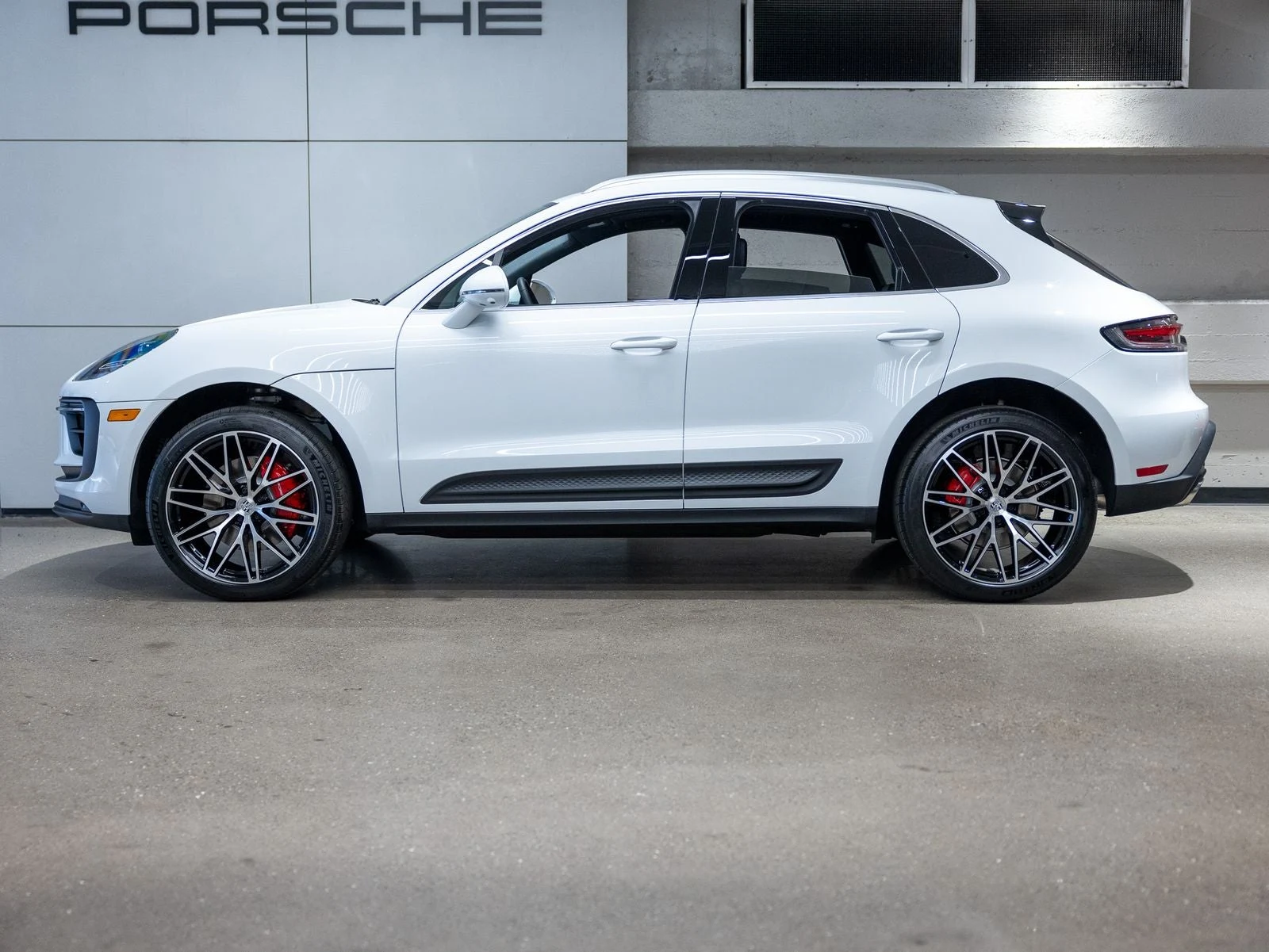 2026 Porsche Macan S (95B), 2/20