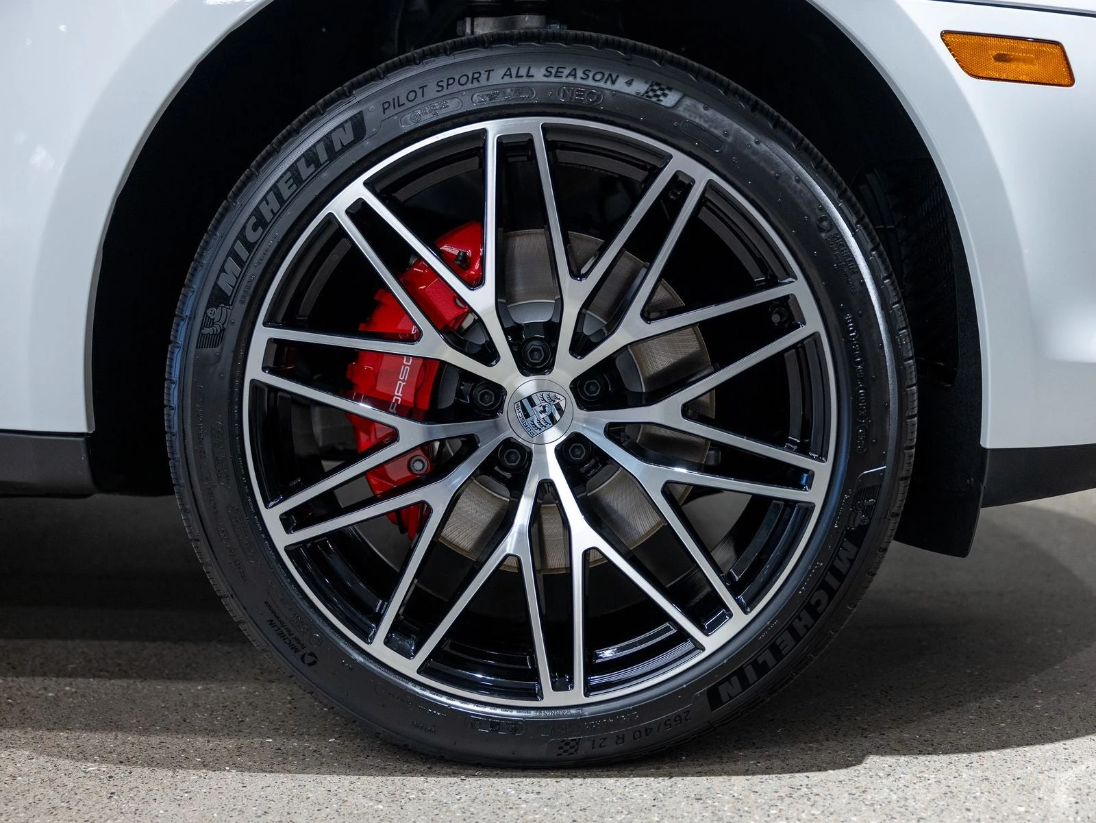 2026 Porsche Macan S (95B), 18/20